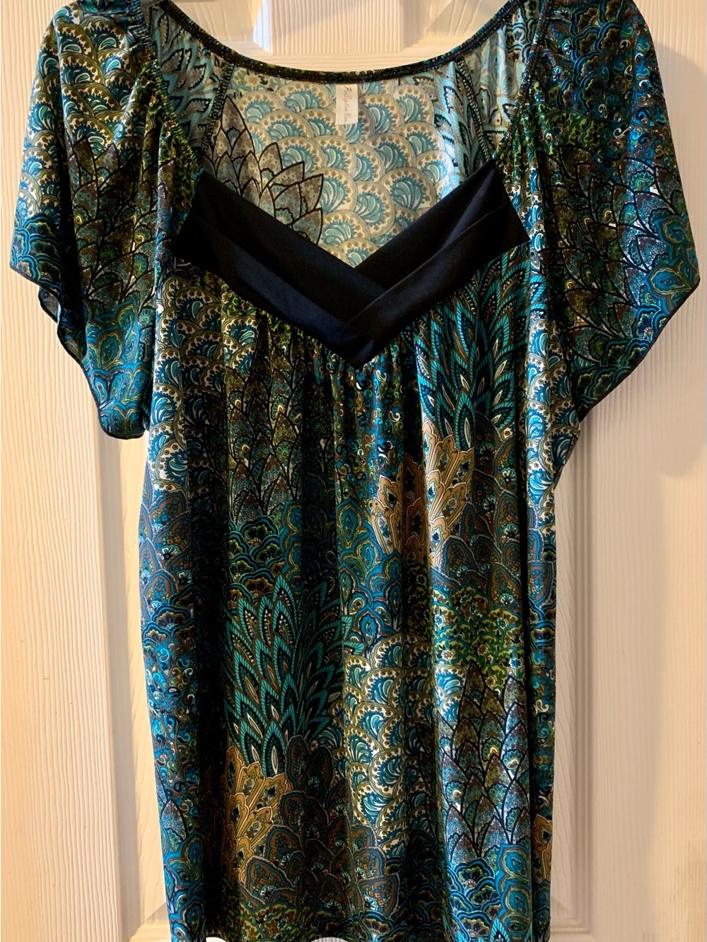 Perseption Teal and Aqua Paisley V-Neck Top